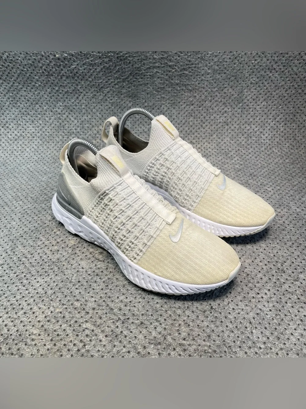 Nike React Phantom Run Flyknit 2 White Running Shoes Size 9 Women’s